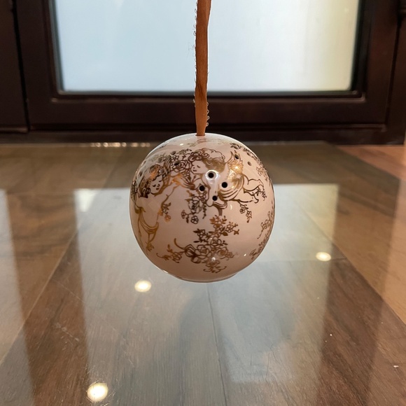 Vintage Potpourri Hanging Ball - Picture 3 of 6